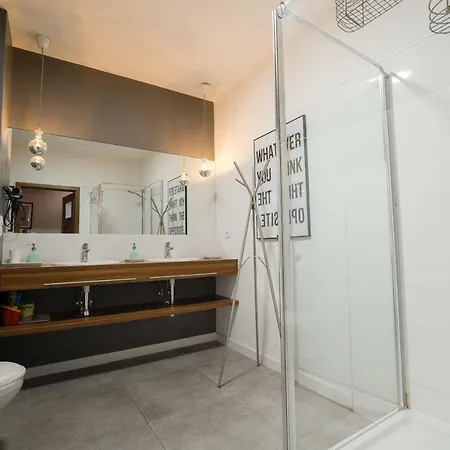 Quattro Loft Хостел *